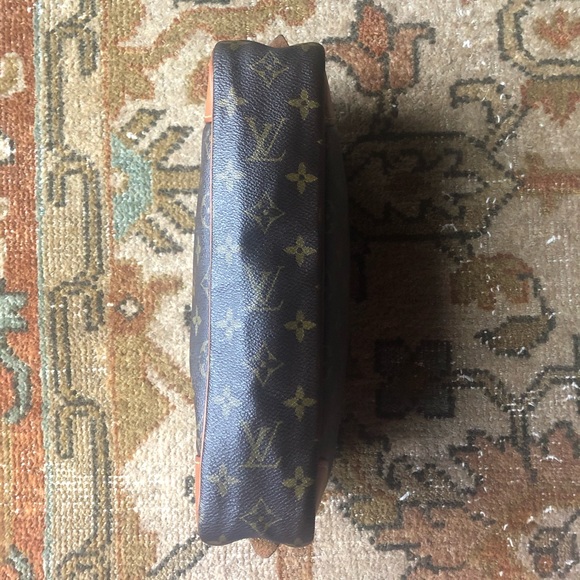 *️⃣SOLD*️⃣ LV Vintage Compiegne 28 GM Clutch - Picture 3 of 8